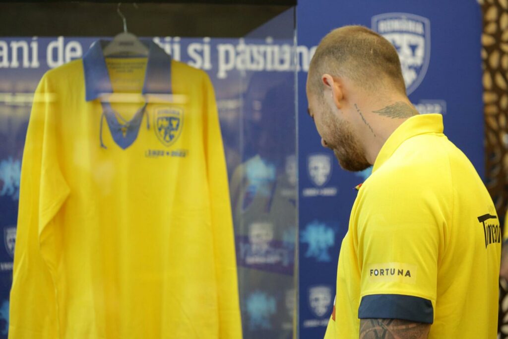 „Tricolorii” lui Edi Iordănescu au sărbătorit centenarul naționalei României, înaintea meciului cu Muntenegru. Surpriza pregătită de FRF. Hai, România! În fiecare zi