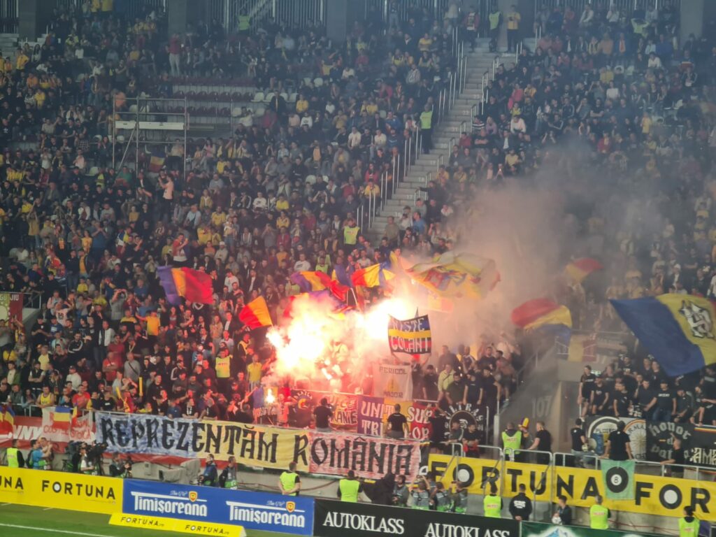 Atmosferă de vis în Giulești, înainte de România – Finlanda! Întregul stadion a cântat „Deșteaptă-te, române!”. Imagini de colecție