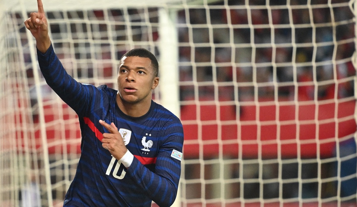 Kylian Mbappe celebrează golul marcat în Austria - Franța 1-1