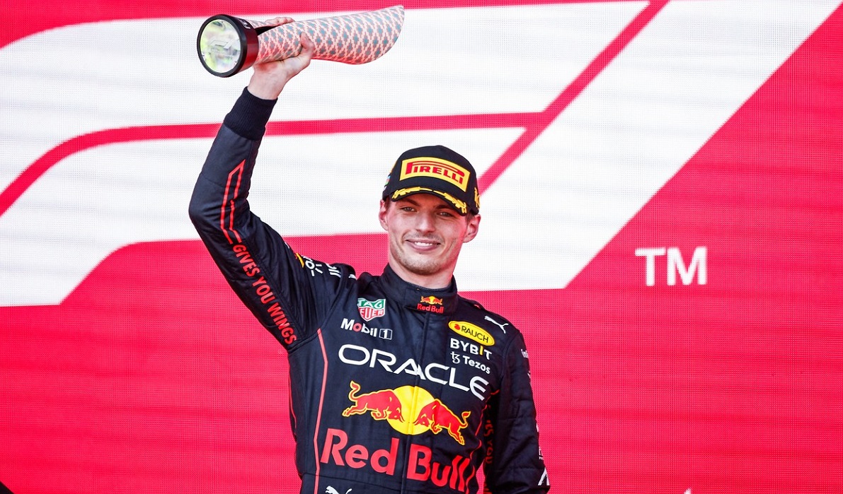 Max Verstappen celebrează victoria de la Marele Premiu al Azerbaidjanului