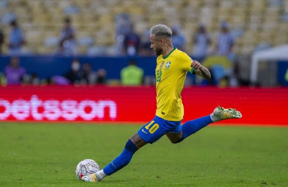 Neymar, în timpul unui meci pentru naţională