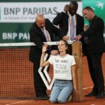 Protest incredibil la Roland Garros 2022. O tânără şi-a legat gâtul de fileu în timpul semifinalei Casper Ruud – Marin Cilic VIDEO