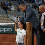Protest incredibil la Roland Garros 2022. O tânără şi-a legat gâtul de fileu în timpul semifinalei Casper Ruud – Marin Cilic VIDEO