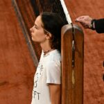 Protest incredibil la Roland Garros 2022. O tânără şi-a legat gâtul de fileu în timpul semifinalei Casper Ruud – Marin Cilic VIDEO