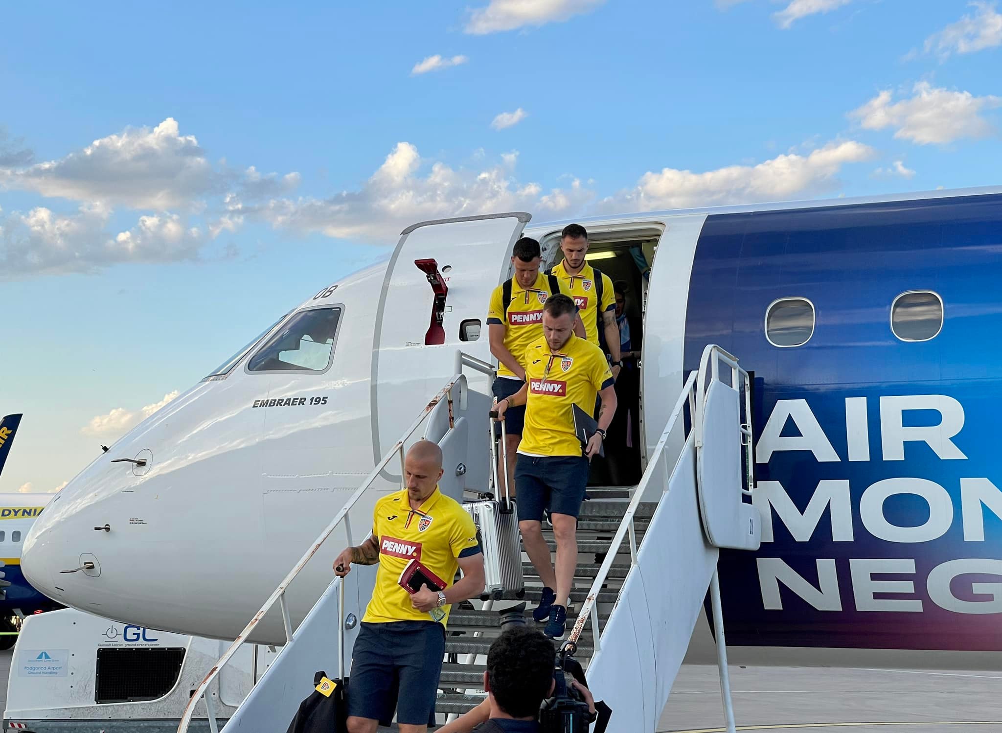 Naționala României a ajuns la Podgorica, pentru meciul cu Muntenegru. Hai, România! În fiecare zi