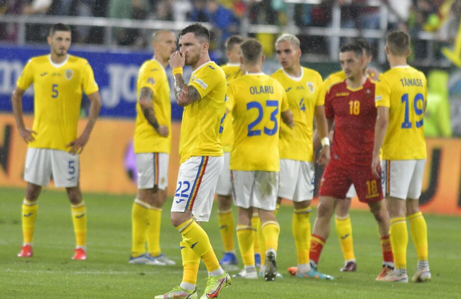 Jucătorii României, la finalul meciului cu Muntenegru