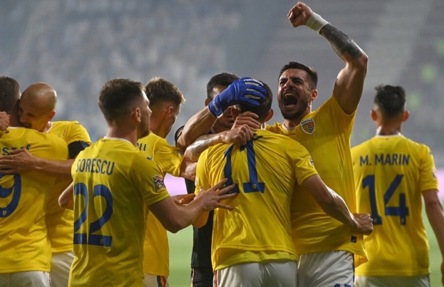 Jucătorii României sărbătoresc victoria cu Finlanda