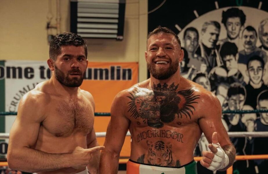 Un român se antrenează cu Conor McGregor! Cei doi au pozat împreună după un sparring de box