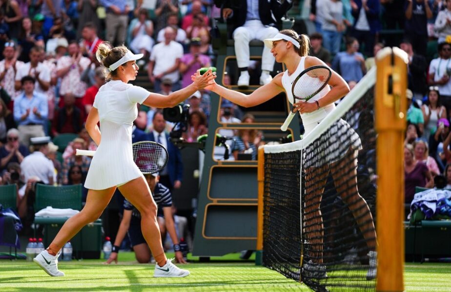 Paula Badosa şi Simona Halep, după partida din optimile Wimbledon 2022