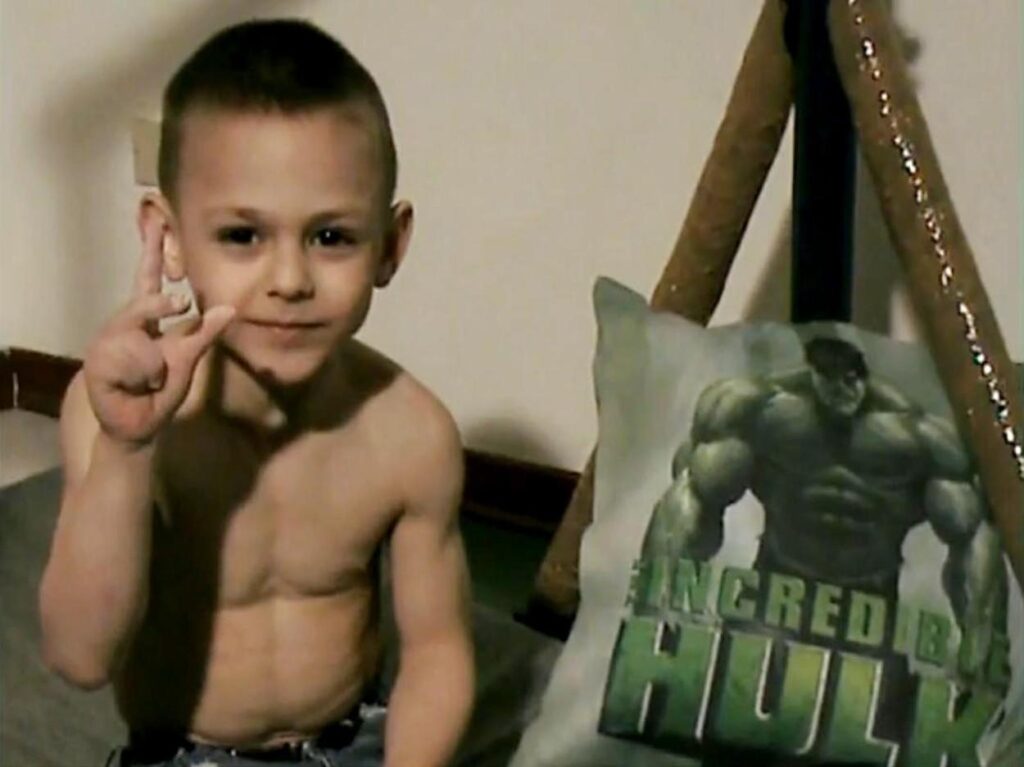 Transformare incredibilă a puştiului poreclit „Micul Hercule”: „Când nu ai ce mânca…”. Întreaga familie arată uimitor