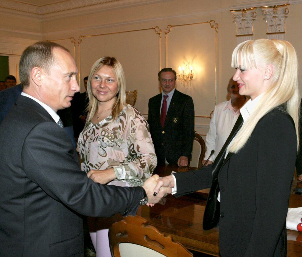 Marian Drăgulescu a recunoscut că i-a făcut avansuri apropiatei lui Vladimir Putin: „Ne îmbrăţişam, avea tot pachetul!”