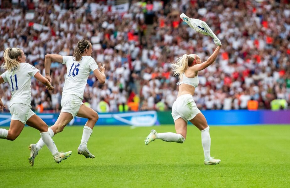 Anglia a devenit campioană europeană la feminin pentru prima oară în istorie! Chloe Kelly a marcat golul victoriei în prelungiri și și-a dat jos tricoul