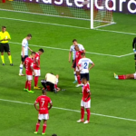 Accidentare incredibilă în Benfica – Dinamo Kiev! Doi jucători ai lusitanilor s-au ciocnit violent cap în cap și s-au umplut de sânge