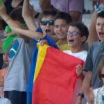 Copiii îl încurajează pe David Popovici, la Roma