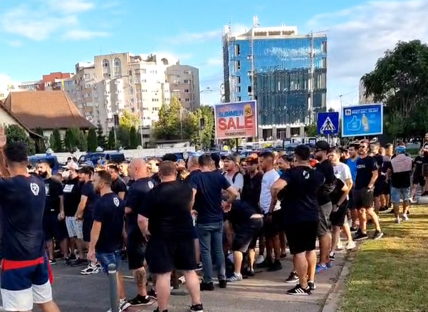 Fanii CSA Steaua, protest la sediul MApN