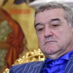 Gigi Becali, în timpul unei conferințe de presă