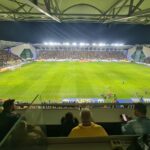 Atmosferă electrizantă la Petrolul – FCSB! Meciul a fost întrerupt din cauza fumigenelor. Coregrafie magică afișată de fanii ploieșteni