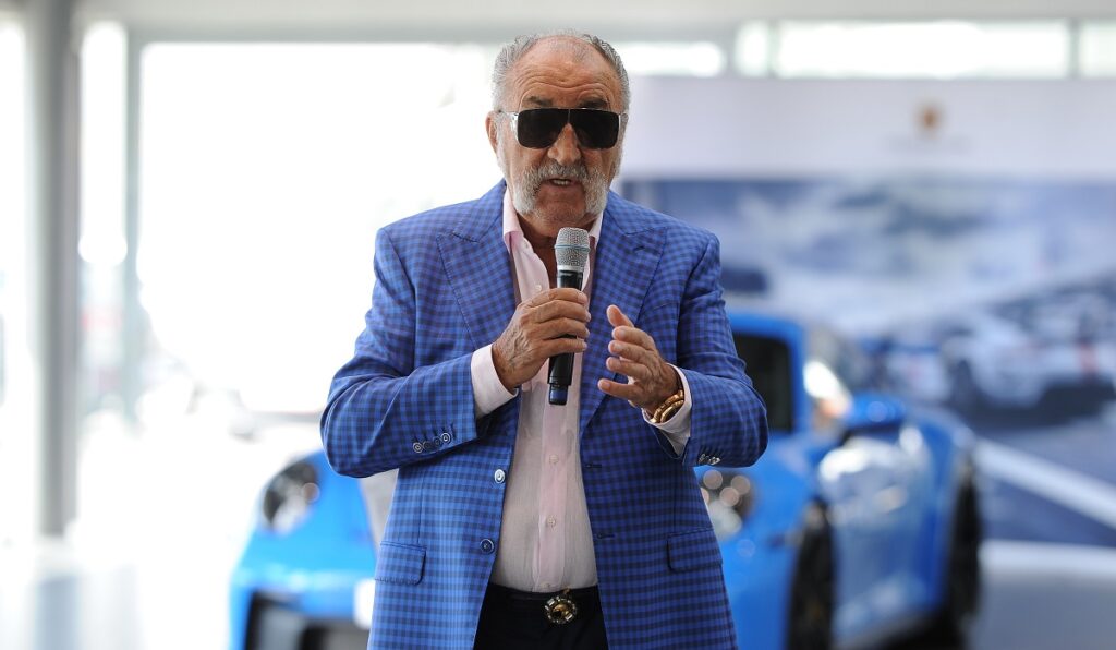 Ion Ţiriac este un fost jucător de tenis