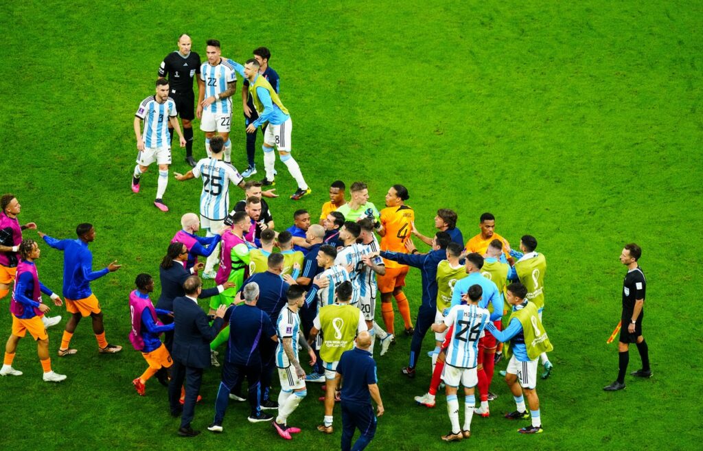CM 2022 | Spirite încinse în Olanda – Argentina! Virgil van Dijk și-a pus un adversar la pământ