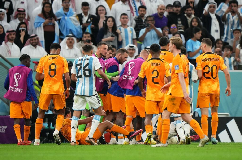 CM 2022 | Spirite încinse în Olanda – Argentina! Virgil van Dijk și-a pus un adversar la pământ