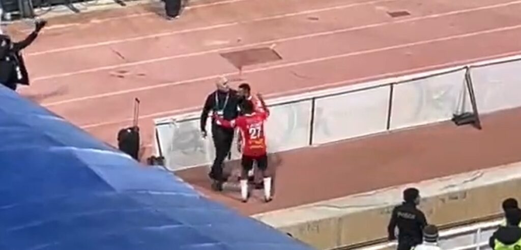 Marius Şumudică, scandal cu propriii fani, după Al-Raed - Al-Hilal 1-1 / Twitter @Okaz_Sports