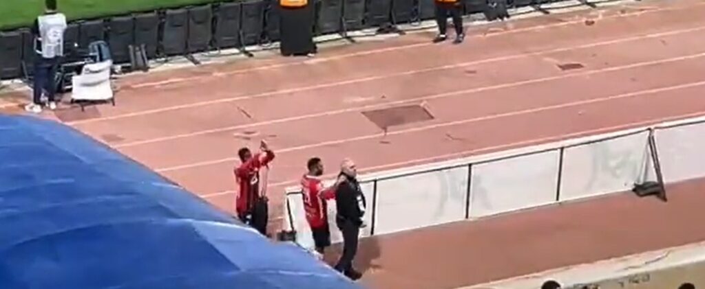 Marius Şumudică, scandal cu propriii fani, după Al-Raed - Al-Hilal 1-1 / Twitter @Okaz_Sports