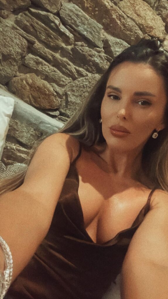 Facebook Denisa Nechifor