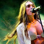 Cine este Ellynora, artista criticată dur pentru modul în care a intonat imnul Angliei înaintea meciului cu Italia. „Nu a fost vina mea!”