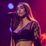Cine este Ellynora, artista criticată dur pentru modul în care a intonat imnul Angliei înaintea meciului cu Italia. „Nu a fost vina mea!”