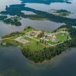 Locul în care Vladimir Putin şi-a ascuns iubita care are 39 de ani. Palatul secret, de 110 milioane de euro, aflat într-o zonă cu acces interzis!