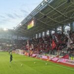 Imagini incredibile înainte de Rapid – FCSB! Fanii roş-albaştrilor, izolaţi de rapidişti cu o pânză albă