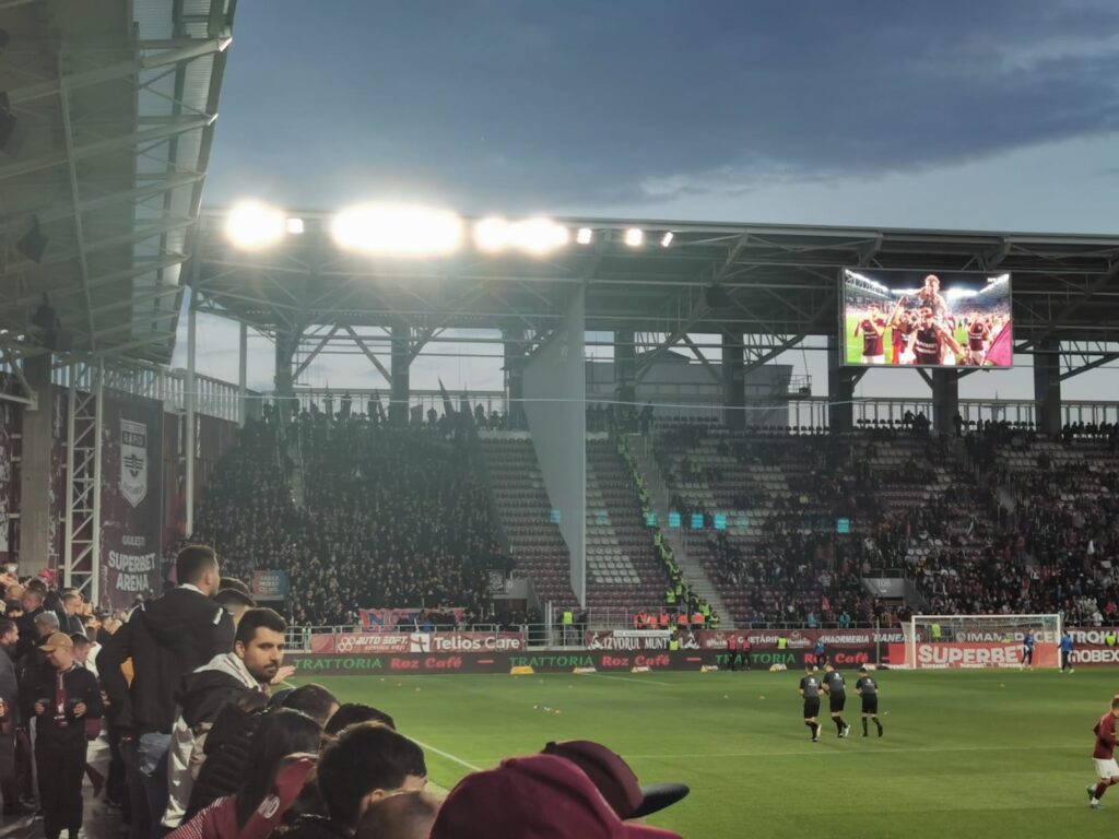 Fanii de la FCSB, izolaţi de rapidişti