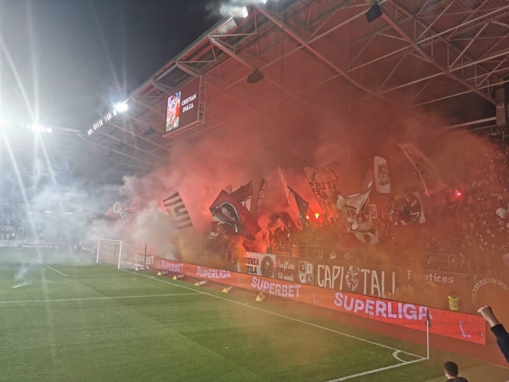Atmosferă de senzaţie la derby-ul Rapid – Farul! Fanii giuleşteni fac spectacol în tribune