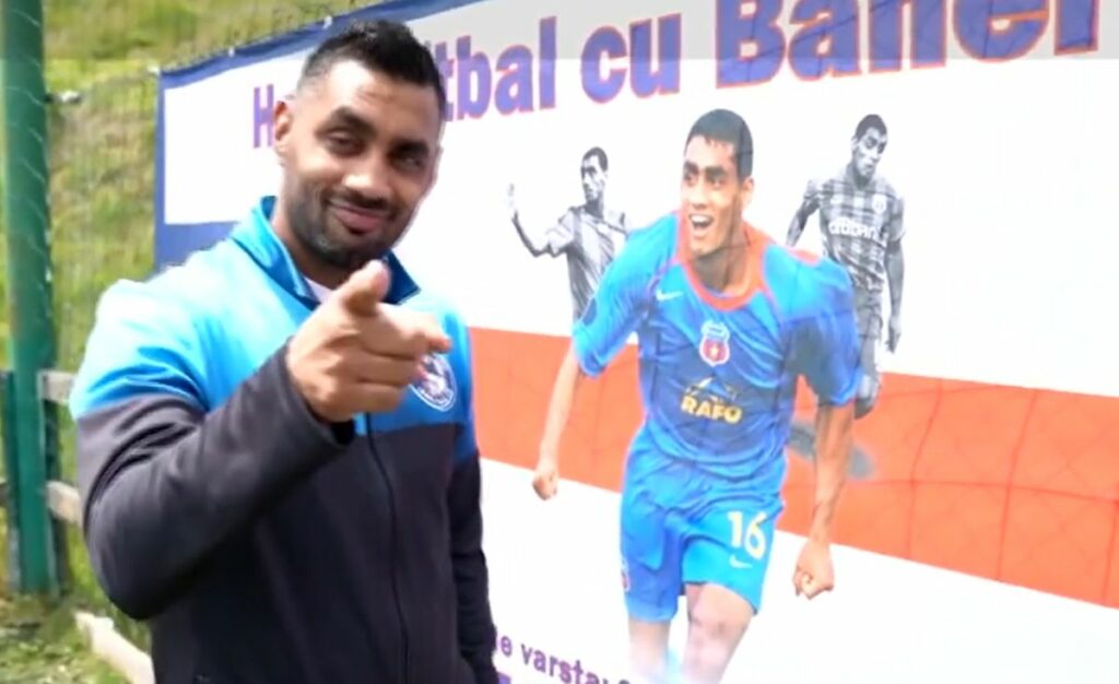 Bănel Nicoliţă îi învaţă pe elevii lui de la şcoala de fotbal ce trebuie să mănânce ca să ajungă la naţionala României