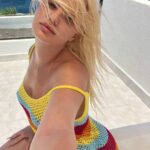 Alexandra Stan s-a filmat fără sutien şi le-a pus o întrebare fanilor! Ce a vrut să afle excentrica artistă