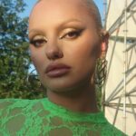 Alexandra Stan s-a filmat fără sutien şi le-a pus o întrebare fanilor! Ce a vrut să afle excentrica artistă