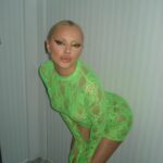 Alexandra Stan s-a filmat fără sutien şi le-a pus o întrebare fanilor! Ce a vrut să afle excentrica artistă