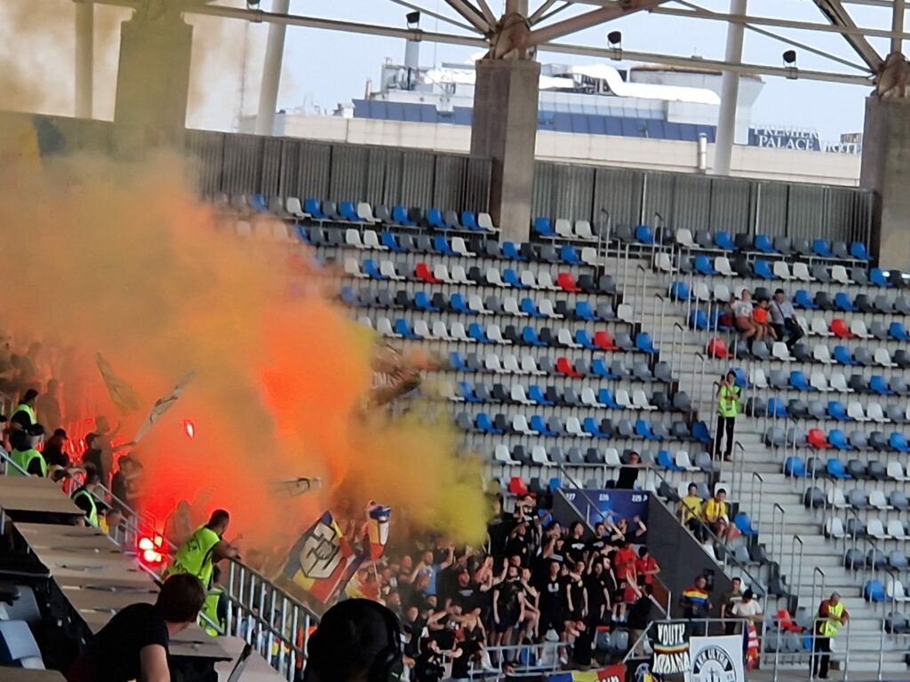 Jandarmeria a luat măsuri după incidentele de la România U21 – Ucraina U21. Ultrașii evacuați au fost amendați