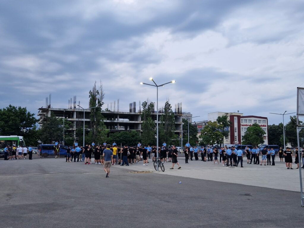 Jandarmeria a luat măsuri după incidentele de la România U21 – Ucraina U21. Ultrașii evacuați au fost amendați