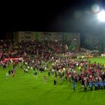 Fanii lui Dinamo au invadat terenul, după returul cu FC Argeş