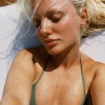 Alexandra Stan s-a filmat fără sutien şi le-a pus o întrebare fanilor! Ce a vrut să afle excentrica artistă