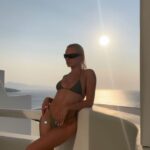 Alexandra Stan s-a filmat fără sutien şi le-a pus o întrebare fanilor! Ce a vrut să afle excentrica artistă