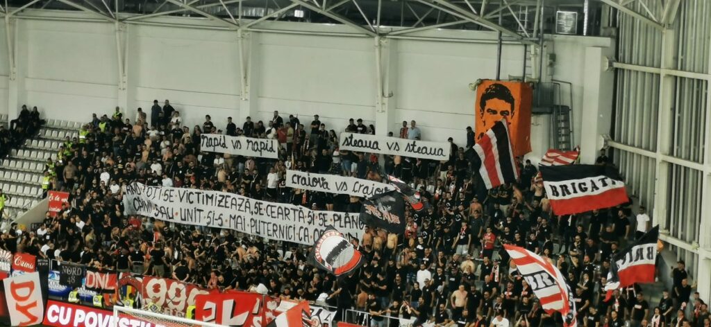 FCSB  – Dinamo | Ironie incredibilă a galeriei de la FCSB! Mesajul umilitor transmis! Replica dinamoviştilor. Imagini fabuloase