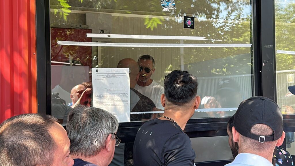 Mihai Stoica, alături de Gheroghe Mustaţă la casele de bilete la Arena Naţională
