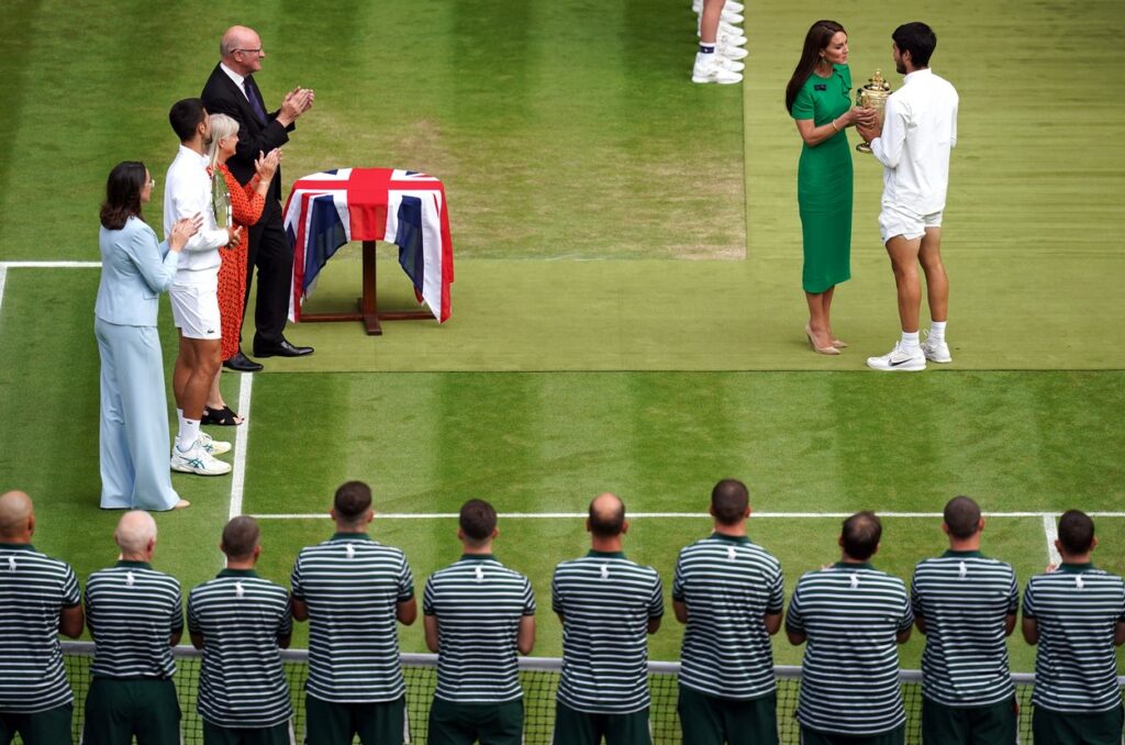 Momentul în care Novak Djokovic s-a prăbuşit emoţional, după finala pierdută la Wimbledon. „Nole” nu a mai rezistat!