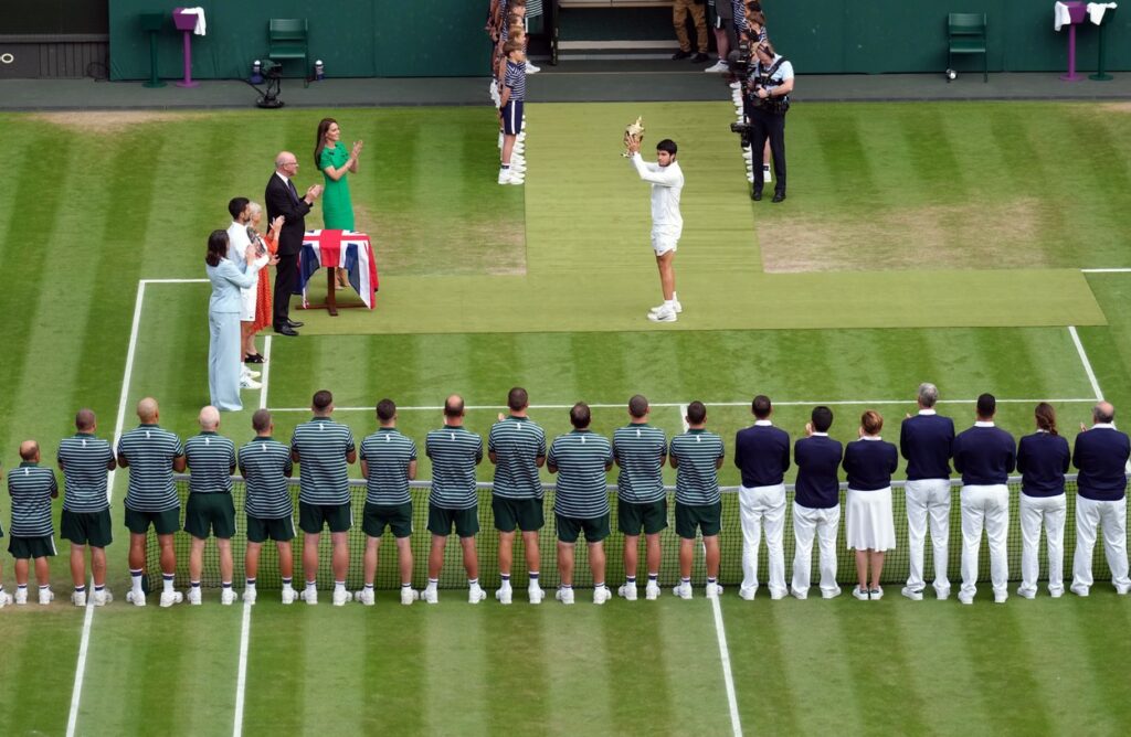 Momentul în care Novak Djokovic s-a prăbuşit emoţional, după finala pierdută la Wimbledon. „Nole” nu a mai rezistat!