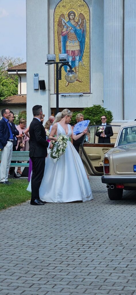 Sandra Izbaşa a îmbrăcat rochia de mireasă şi a fost dusă la altar de Răzvan Bănică. Imagini spectaculoase de la nuntă!