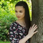 Cât de frumoasă este Alisa, nepoata lui Emeric Ienei. Tânăra întoarce toate privirile. Şi mama ei arată uimitor la 47 de ani