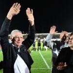 Imagini emoţionante la FC Bihor – FCSB! Emeric Ienei a venit în baston să vadă meciul, la 86 de ani!