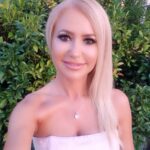 Cât de frumoasă este Alisa, nepoata lui Emeric Ienei. Tânăra întoarce toate privirile. Şi mama ei arată uimitor la 47 de ani